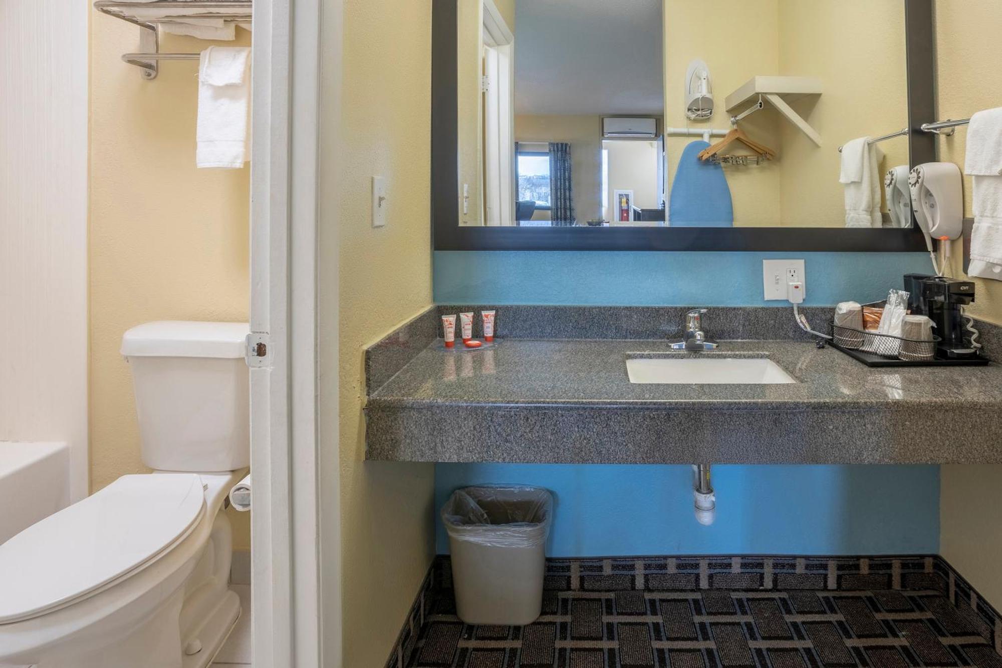 Oyo Hotel Knoxville Tn Cedar Bluff I-40 Bagian luar foto
