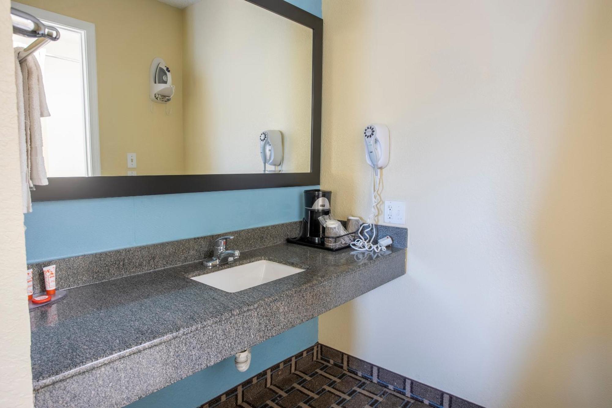 Oyo Hotel Knoxville Tn Cedar Bluff I-40 Bagian luar foto