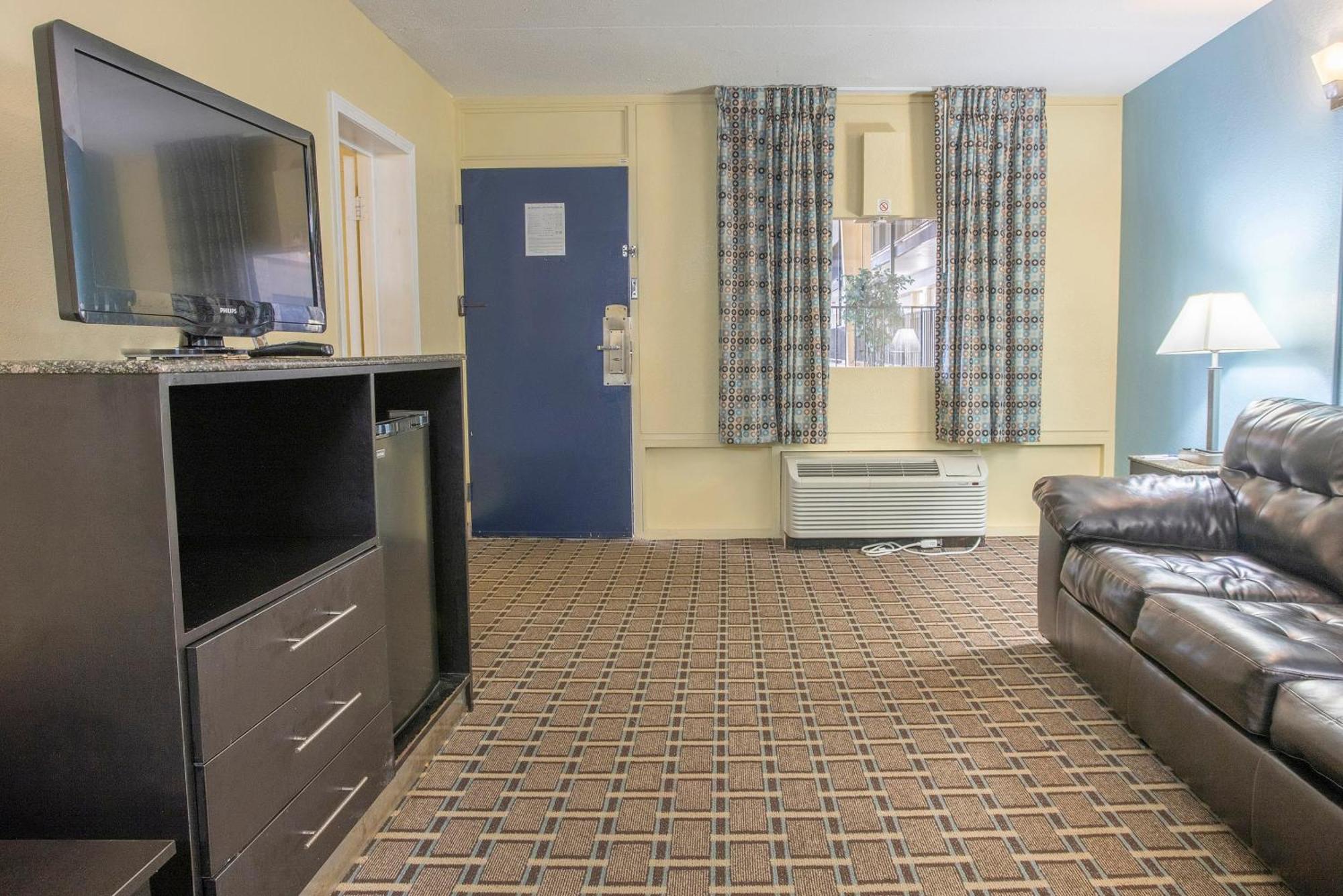 Oyo Hotel Knoxville Tn Cedar Bluff I-40 Bagian luar foto